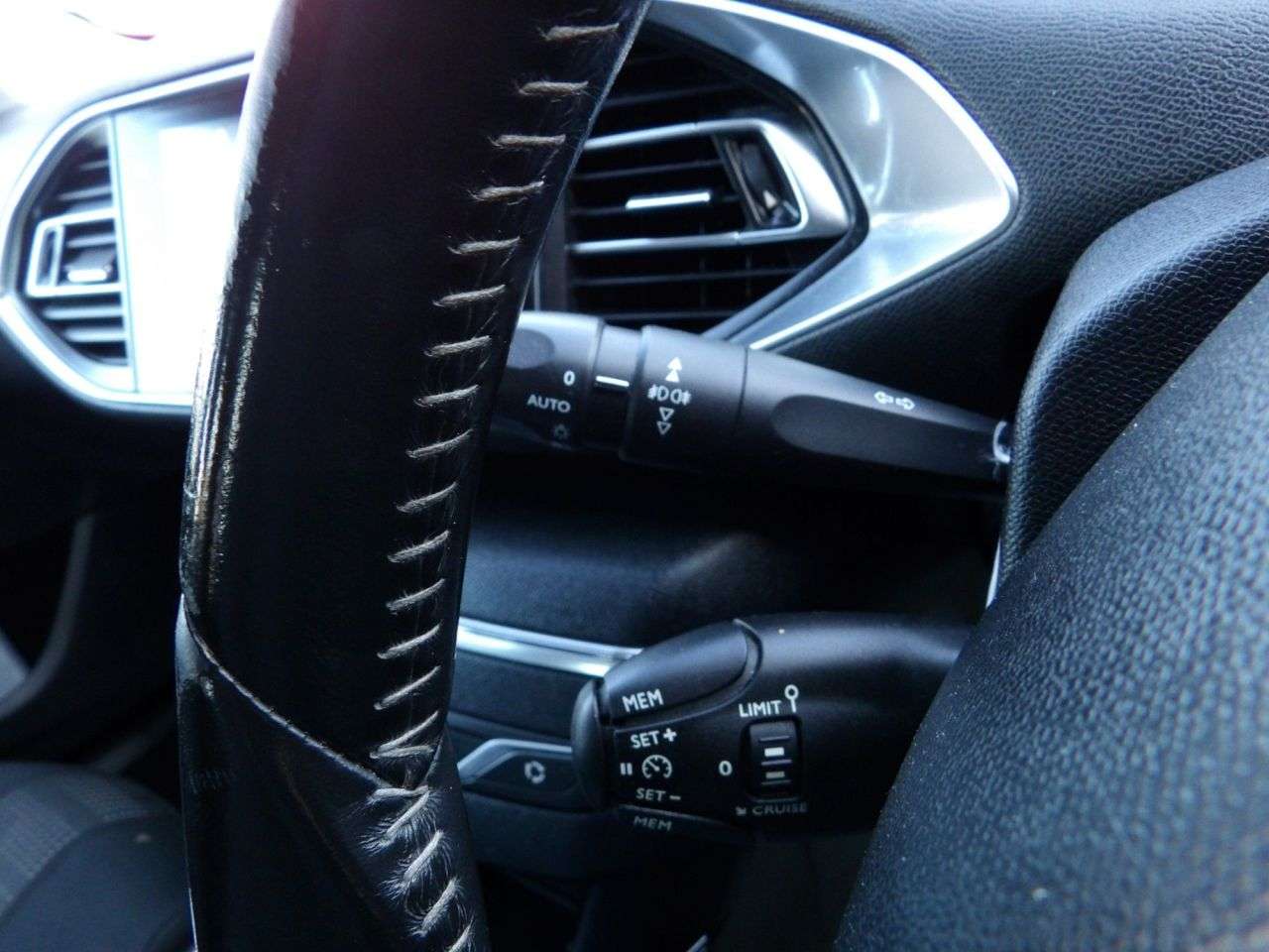 2015 PEUGEOT 308 2015 PEUGEOT 308