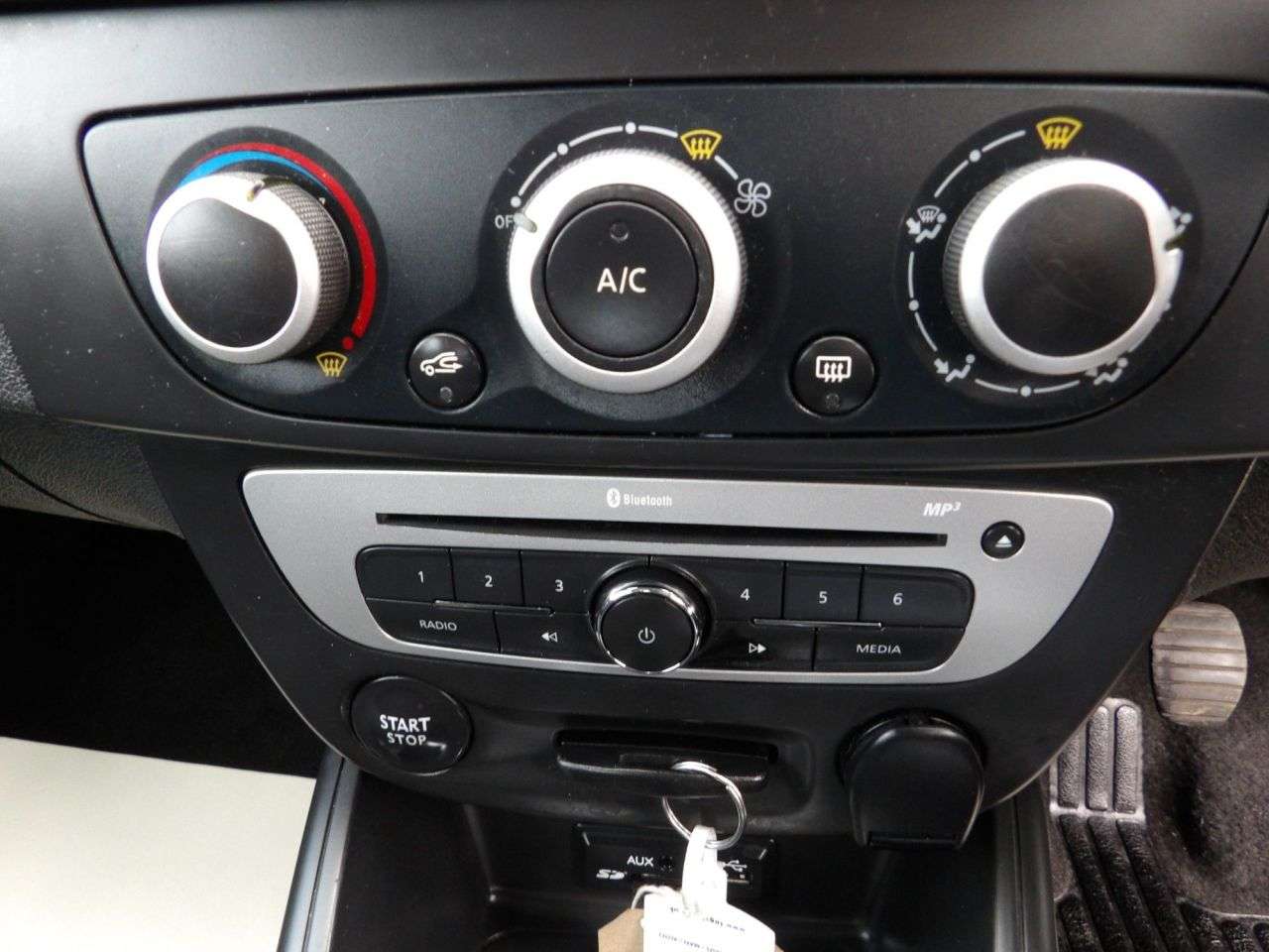 2015 RENAULT MEGANE 2015 RENAULT MEGANE