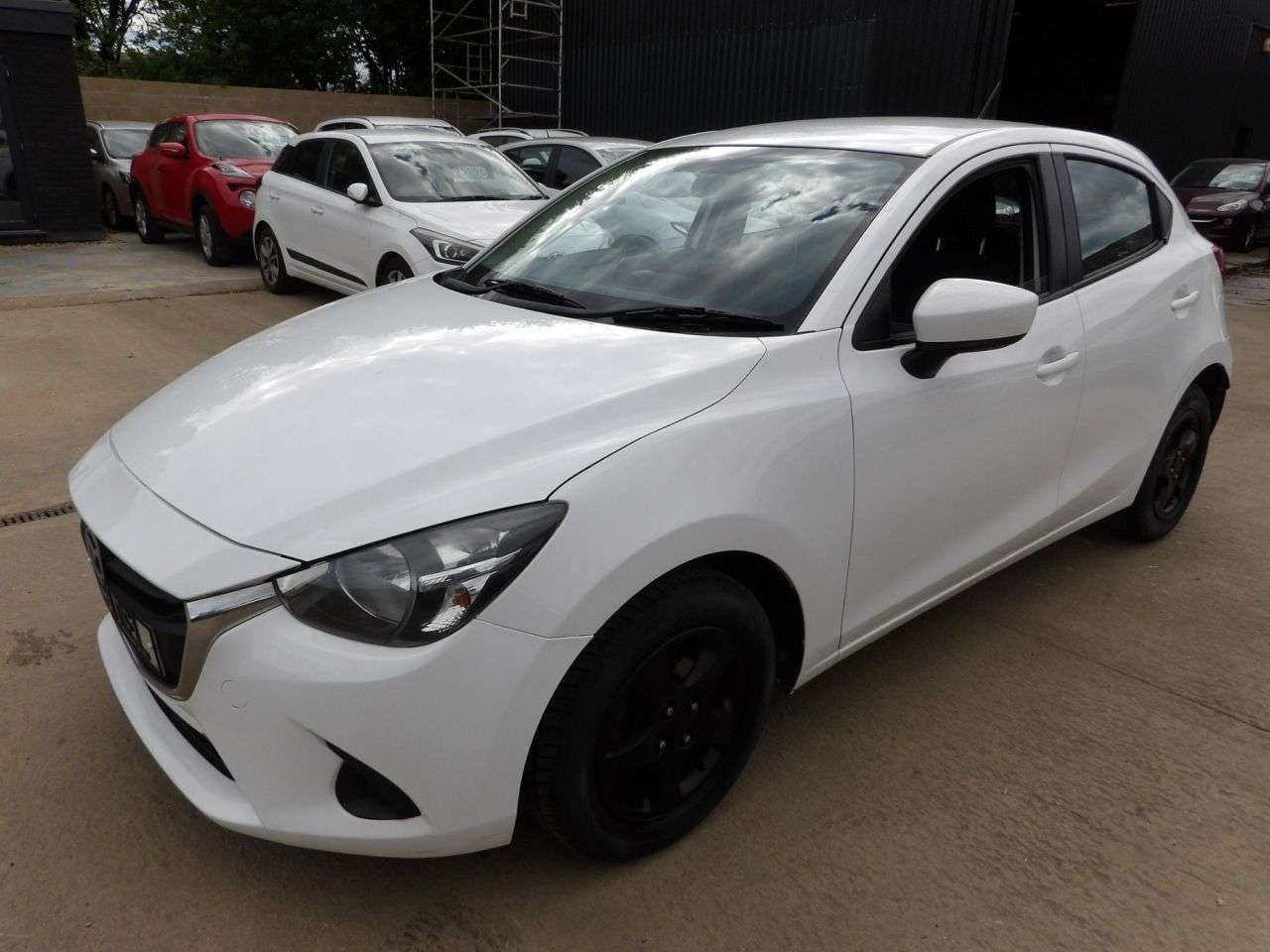 A 2016 MAZDA MAZDA2 1.5 SKYACTIV-G SE Hatchback 5dr Petrol Manual Euro 6 (s/s) (75 ps) A 2016 MAZDA MAZDA2 1.5 SKYACTIV-G SE Hatchback 5dr Petrol Manual Euro 6 (s/s) (75 ps)