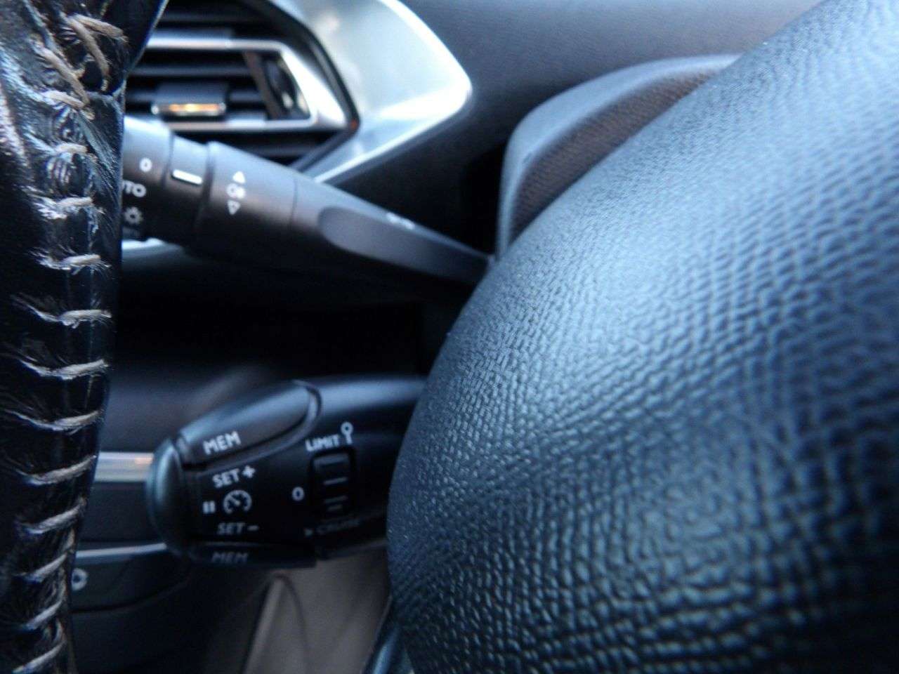 2017 PEUGEOT 308 2017 PEUGEOT 308