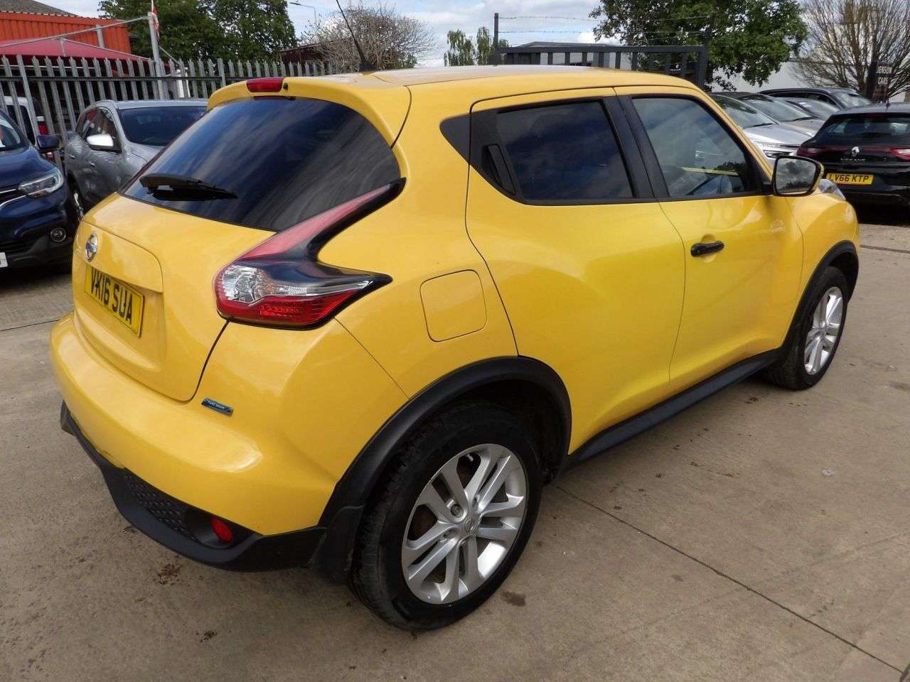 A 2016 NISSAN JUKE 1.5 dCi N-Connecta SUV 5dr Diesel Manual Euro 6 (s/s) (110 ps) A 2016 NISSAN JUKE 1.5 dCi N-Connecta SUV 5dr Diesel Manual Euro 6 (s/s) (110 ps)