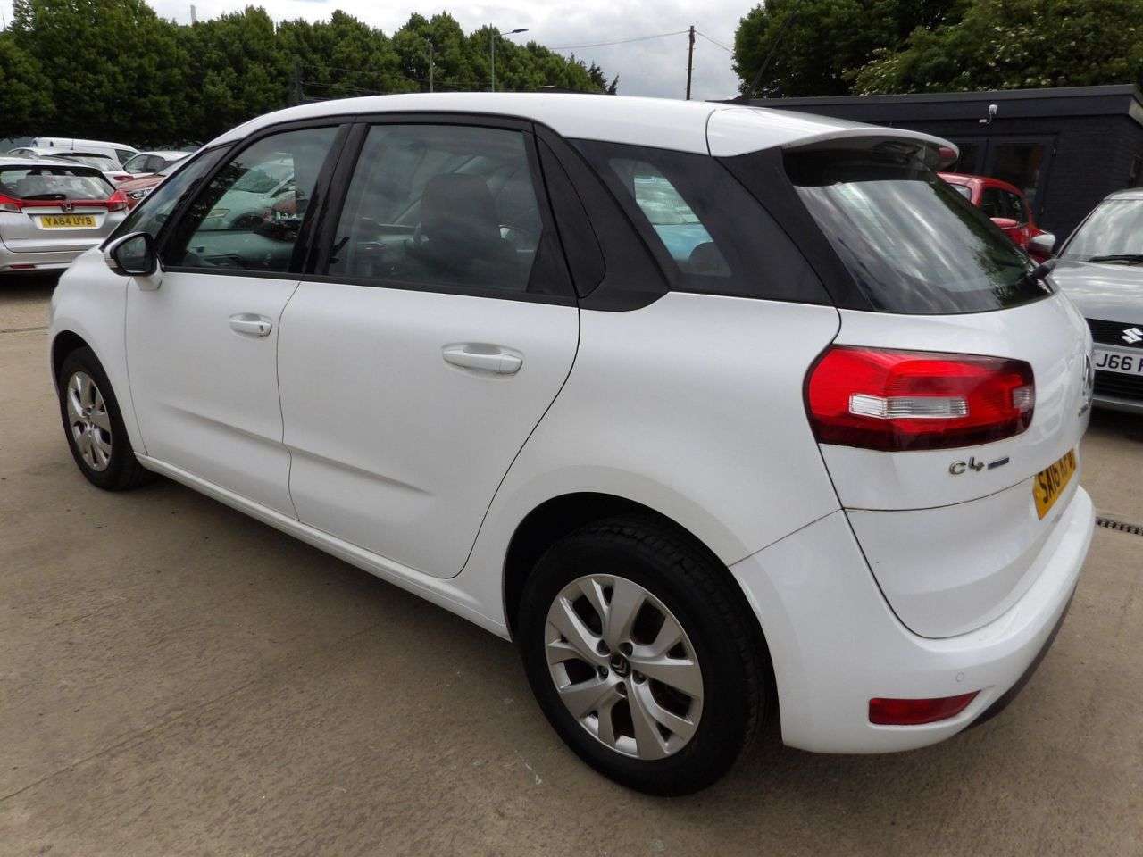 A 2016 CITROEN C4 PICASSO 1.6 BlueHDi VTR+ MPV 5dr Diesel Manual Euro 6 (s/s) (120 ps) A 2016 CITROEN C4 PICASSO 1.6 BlueHDi VTR+ MPV 5dr Diesel Manual Euro 6 (s/s) (120 ps)