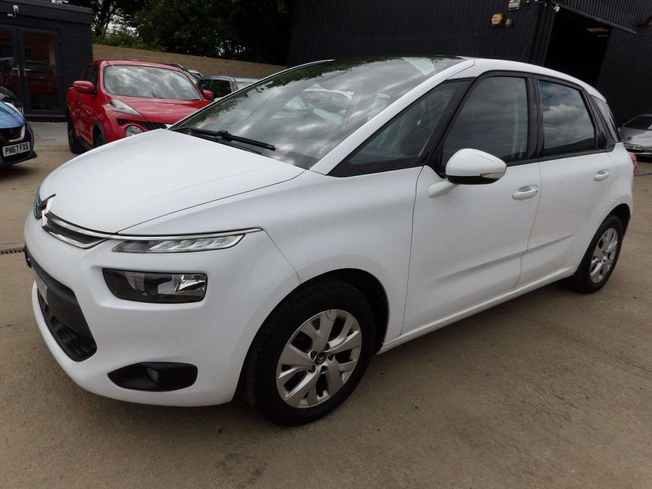 A 2016 CITROEN C4 PICASSO 1.6 BlueHDi VTR+ MPV 5dr Diesel Manual Euro 6 (s/s) (120 ps) A 2016 CITROEN C4 PICASSO 1.6 BlueHDi VTR+ MPV 5dr Diesel Manual Euro 6 (s/s) (120 ps)