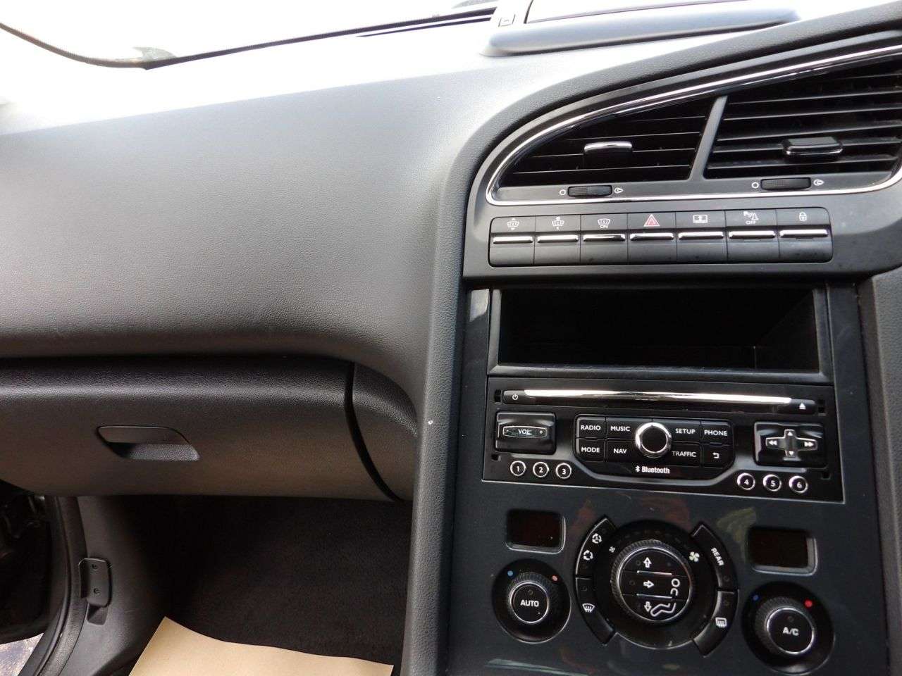 2014 PEUGEOT 5008 2014 PEUGEOT 5008