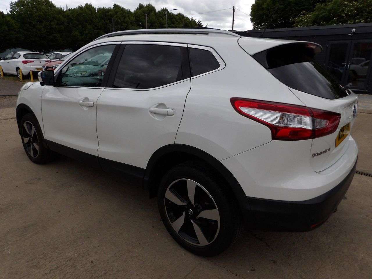A 2015 NISSAN QASHQAI 1.5 dCi n-tec+ SUV 5dr Diesel Manual 2WD Euro 5 (s/s) (110 ps) A 2015 NISSAN QASHQAI 1.5 dCi n-tec+ SUV 5dr Diesel Manual 2WD Euro 5 (s/s) (110 ps)