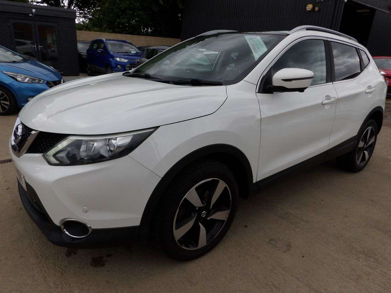 A 2015 NISSAN QASHQAI 1.5 dCi n-tec+ SUV 5dr Diesel Manual 2WD Euro 5 (s/s) (110 ps) A 2015 NISSAN QASHQAI 1.5 dCi n-tec+ SUV 5dr Diesel Manual 2WD Euro 5 (s/s) (110 ps)