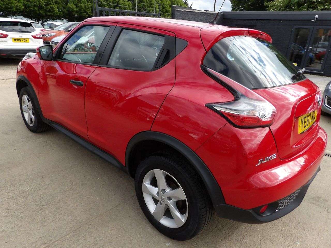 A 2017 NISSAN JUKE 1.6 Visia SUV 5dr Petrol Manual Euro 6 (94 ps) A 2017 NISSAN JUKE 1.6 Visia SUV 5dr Petrol Manual Euro 6 (94 ps)