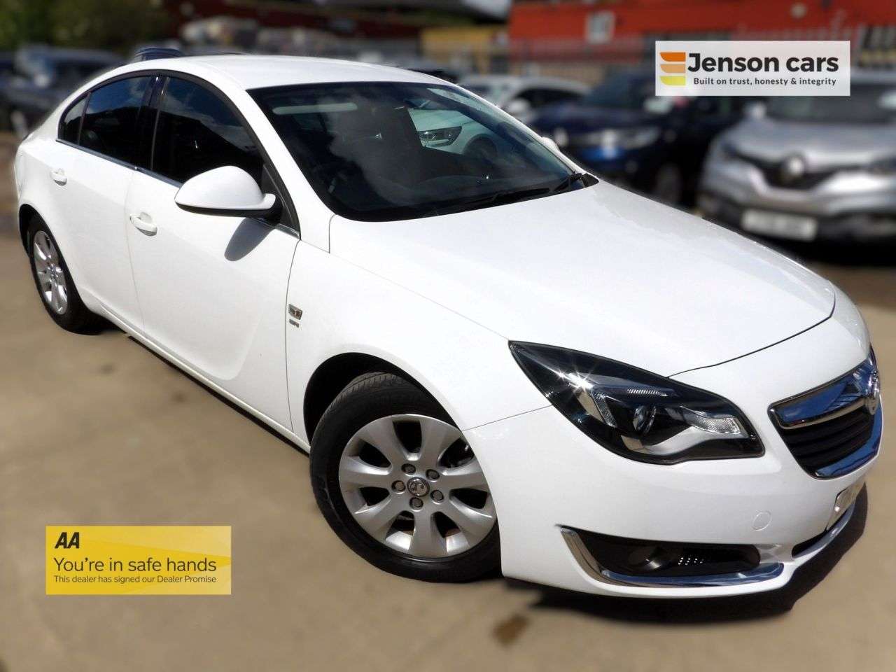 A 2016 VAUXHALL INSIGNIA 2.0 CDTi SRi Nav Hatchback 5dr Diesel Manual Euro 6 (s/s) (170 ps) A 2016 VAUXHALL INSIGNIA 2.0 CDTi SRi Nav Hatchback 5dr Diesel Manual Euro 6 (s/s) (170 ps)