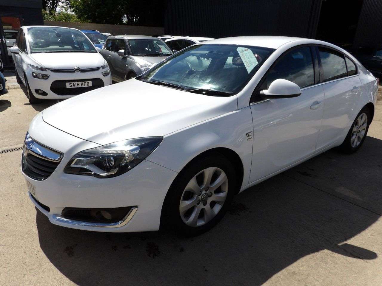 A 2016 VAUXHALL INSIGNIA 2.0 CDTi SRi Nav Hatchback 5dr Diesel Manual Euro 6 (s/s) (170 ps) A 2016 VAUXHALL INSIGNIA 2.0 CDTi SRi Nav Hatchback 5dr Diesel Manual Euro 6 (s/s) (170 ps)