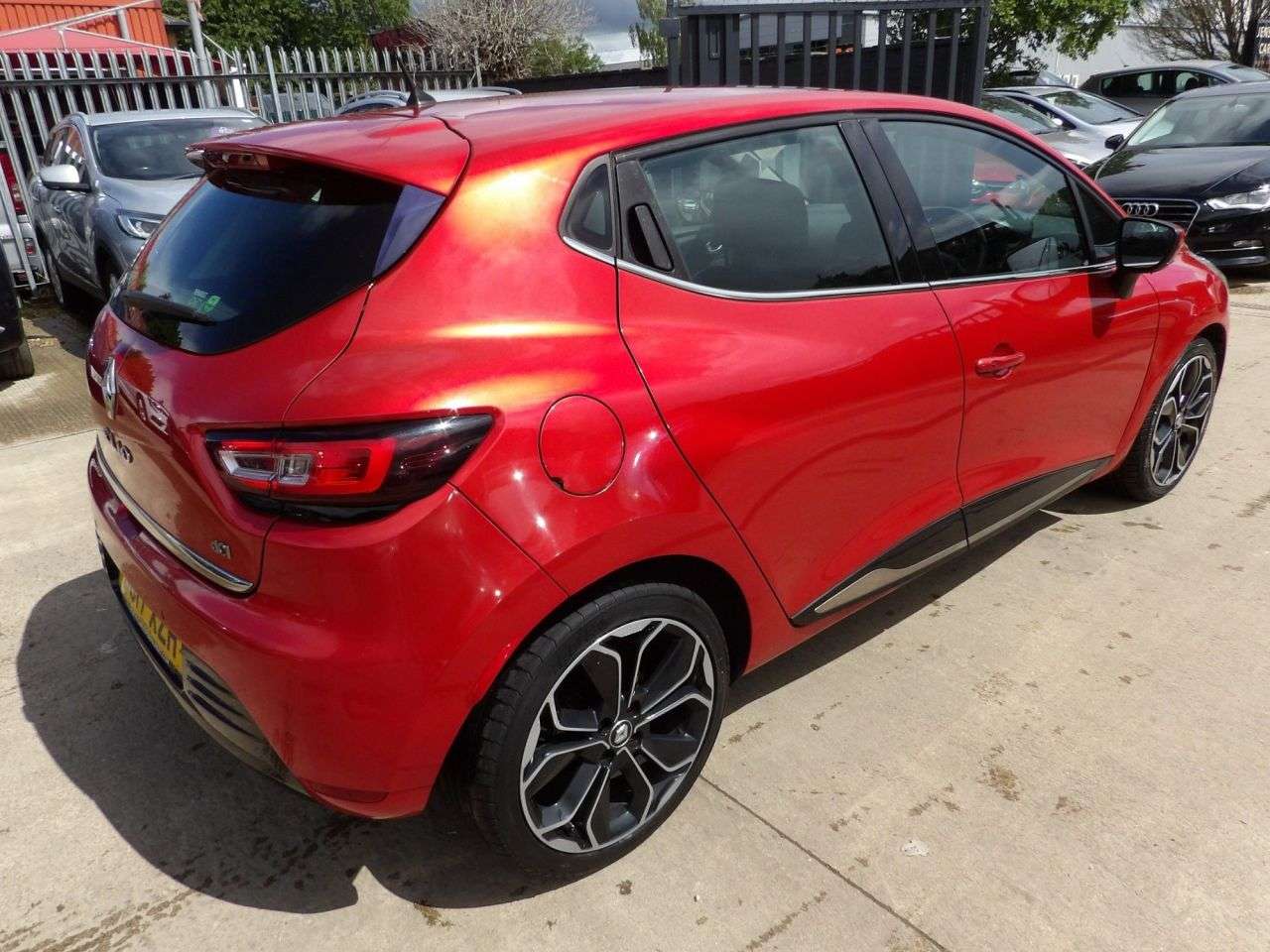A 2017 RENAULT CLIO 1.5 dCi Dynamique S Nav Hatchback 5dr Diesel Manual Euro 6 (s/s) (90 ps) A 2017 RENAULT CLIO 1.5 dCi Dynamique S Nav Hatchback 5dr Diesel Manual Euro 6 (s/s) (90 ps)