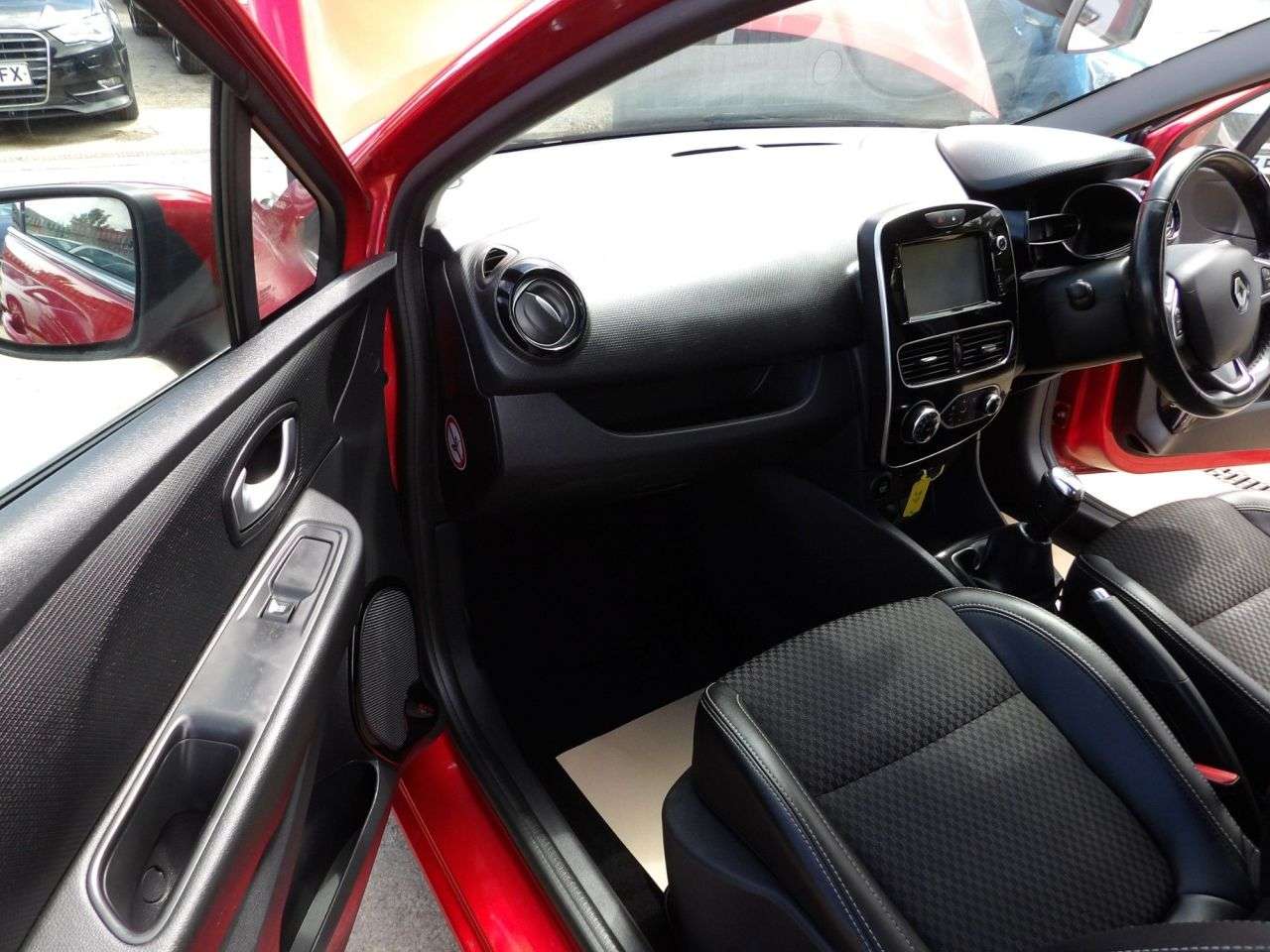 2017 RENAULT CLIO 2017 RENAULT CLIO