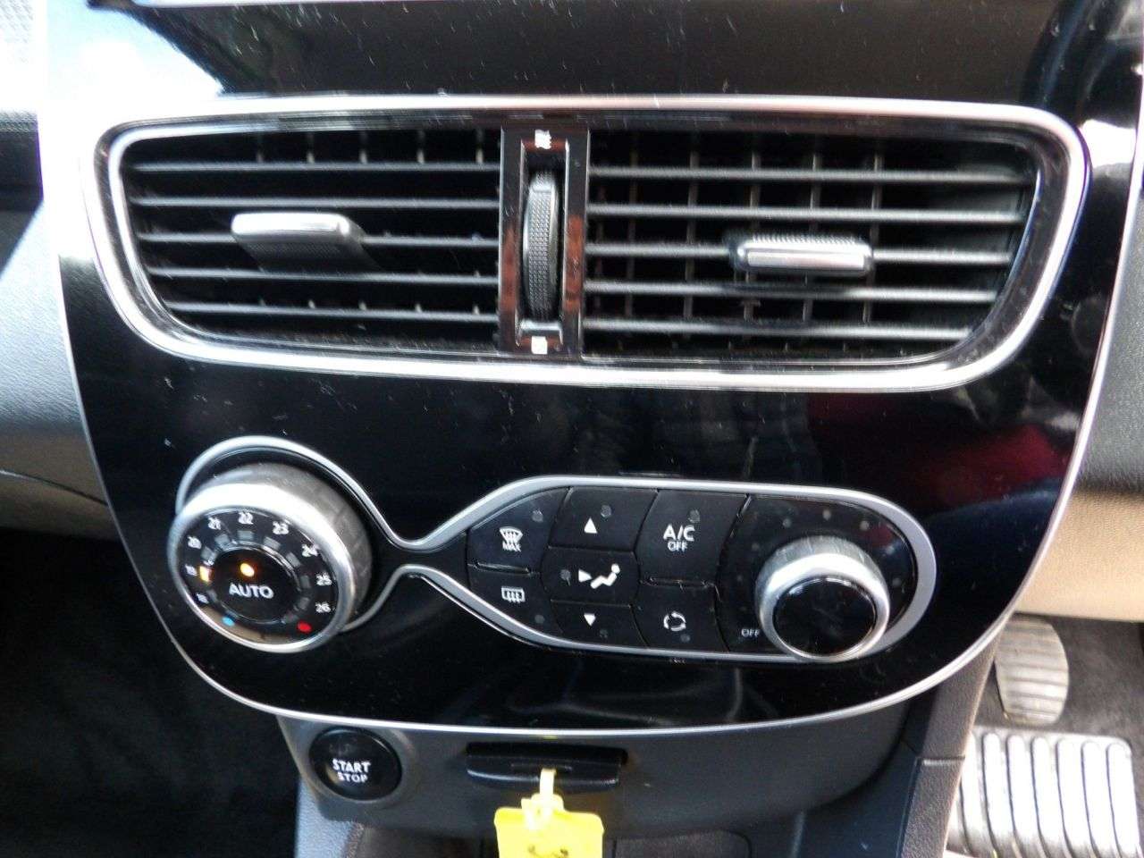 2017 RENAULT CLIO 2017 RENAULT CLIO