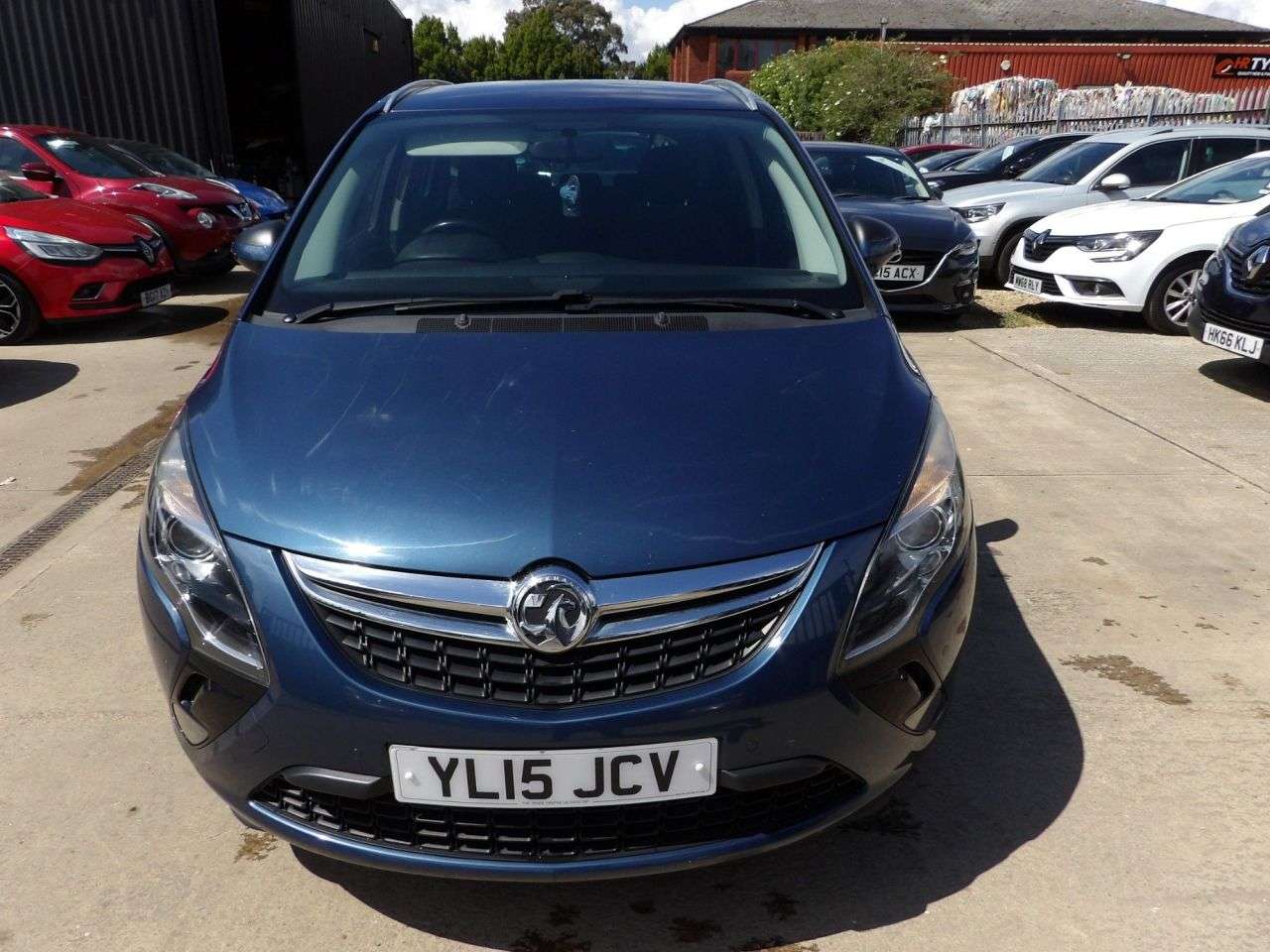 A 2015 VAUXHALL ZAFIRA TOURER 2.0 CDTi SRi MPV 5dr Diesel Manual Euro 5 (130 ps) A 2015 VAUXHALL ZAFIRA TOURER 2.0 CDTi SRi MPV 5dr Diesel Manual Euro 5 (130 ps)
