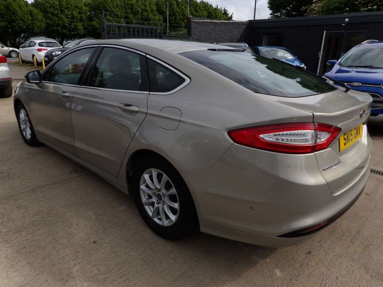 A 2015 FORD MONDEO 1.6 TDCi ECOnetic Titanium Hatchback 5dr Diesel Manual Euro 5 (s/s) (115 ps A 2015 FORD MONDEO 1.6 TDCi ECOnetic Titanium Hatchback 5dr Diesel Manual Euro 5 (s/s) (115 ps