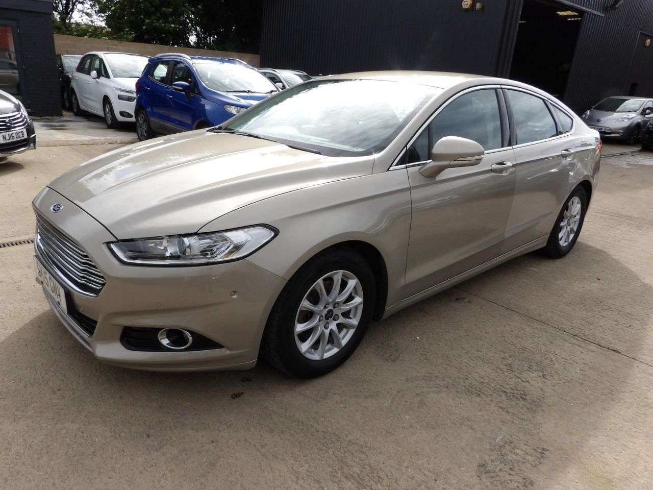 A 2015 FORD MONDEO 1.6 TDCi ECOnetic Titanium Hatchback 5dr Diesel Manual Euro 5 (s/s) (115 ps A 2015 FORD MONDEO 1.6 TDCi ECOnetic Titanium Hatchback 5dr Diesel Manual Euro 5 (s/s) (115 ps