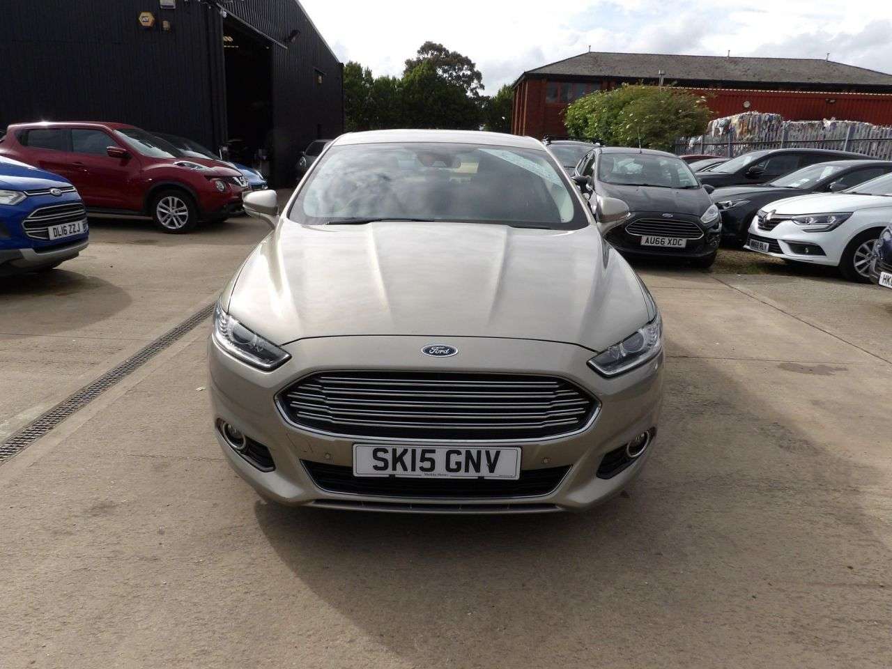 A 2015 FORD MONDEO 1.6 TDCi ECOnetic Titanium Hatchback 5dr Diesel Manual Euro 5 (s/s) (115 ps A 2015 FORD MONDEO 1.6 TDCi ECOnetic Titanium Hatchback 5dr Diesel Manual Euro 5 (s/s) (115 ps