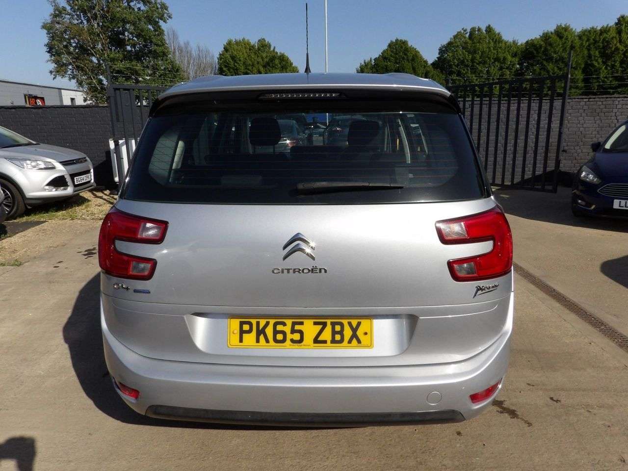 A 2015 CITROEN GRAND C4 PICASSO 1.6 BlueHDi VTR MPV 5dr Diesel Manual Euro 6 (s/s) (100 ps) A 2015 CITROEN GRAND C4 PICASSO 1.6 BlueHDi VTR MPV 5dr Diesel Manual Euro 6 (s/s) (100 ps)