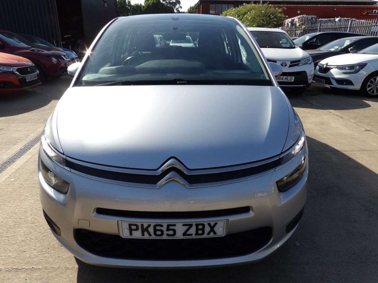 A 2015 CITROEN GRAND C4 PICASSO 1.6 BlueHDi VTR MPV 5dr Diesel Manual Euro 6 (s/s) (100 ps) A 2015 CITROEN GRAND C4 PICASSO 1.6 BlueHDi VTR MPV 5dr Diesel Manual Euro 6 (s/s) (100 ps)
