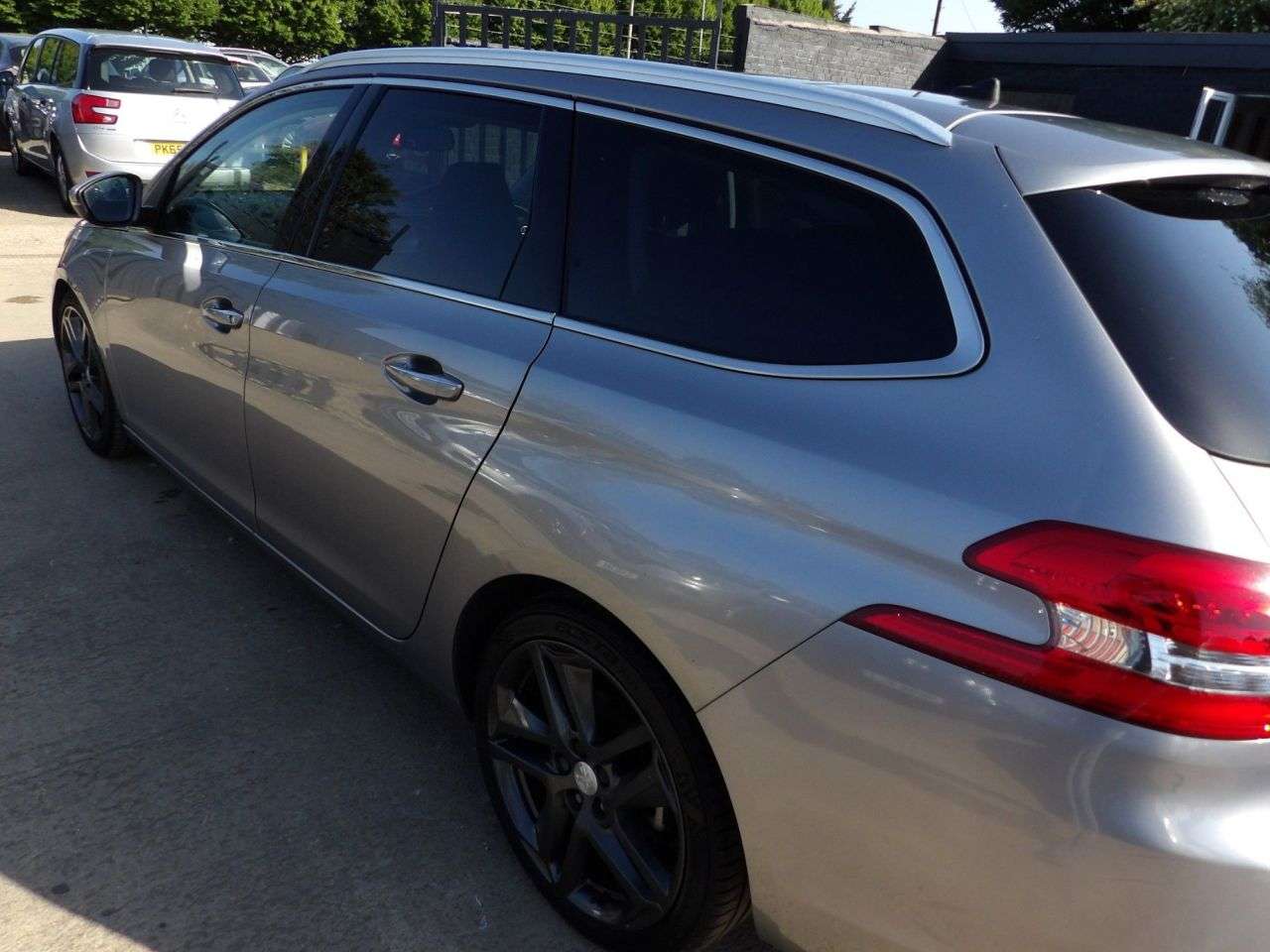 A 2014 PEUGEOT 308 SW 1.6 e-HDi Feline Estate 5dr Diesel Manual Euro 5 (s/s) (115 ps) A 2014 PEUGEOT 308 SW 1.6 e-HDi Feline Estate 5dr Diesel Manual Euro 5 (s/s) (115 ps)