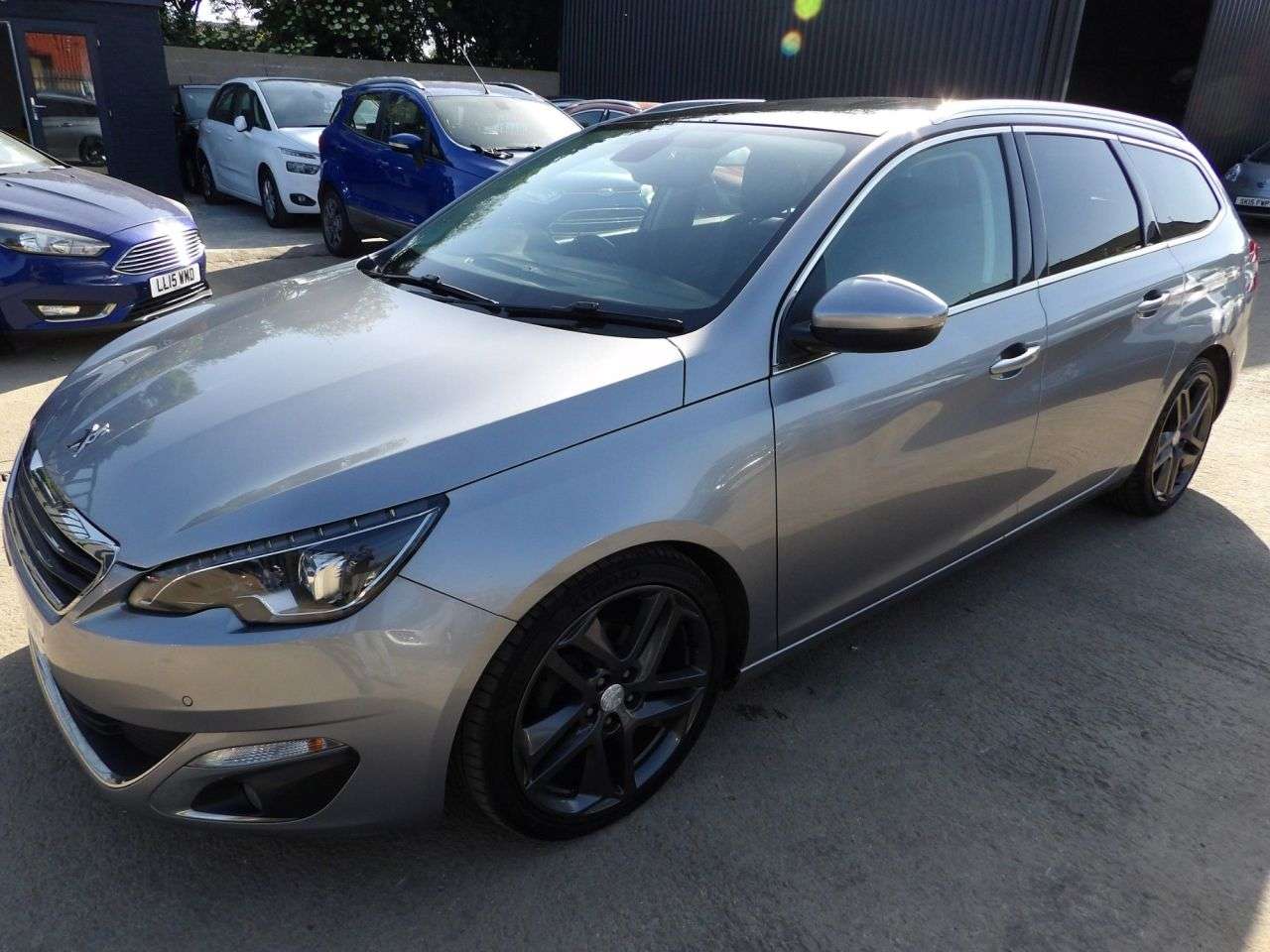 A 2014 PEUGEOT 308 SW 1.6 e-HDi Feline Estate 5dr Diesel Manual Euro 5 (s/s) (115 ps) A 2014 PEUGEOT 308 SW 1.6 e-HDi Feline Estate 5dr Diesel Manual Euro 5 (s/s) (115 ps)