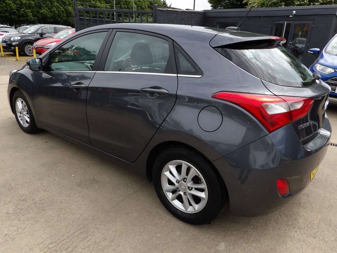 A 2016 HYUNDAI I30 1.6 CRDi Blue Drive SE Nav Hatchback 5dr Diesel Manual Euro 6 (s/s) (110 ps A 2016 HYUNDAI I30 1.6 CRDi Blue Drive SE Nav Hatchback 5dr Diesel Manual Euro 6 (s/s) (110 ps
