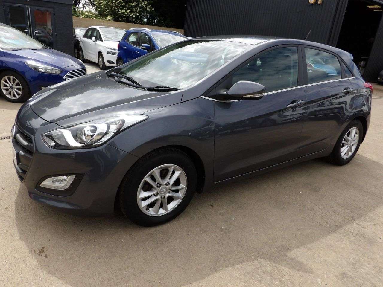 A 2016 HYUNDAI I30 1.6 CRDi Blue Drive SE Nav Hatchback 5dr Diesel Manual Euro 6 (s/s) (110 ps A 2016 HYUNDAI I30 1.6 CRDi Blue Drive SE Nav Hatchback 5dr Diesel Manual Euro 6 (s/s) (110 ps