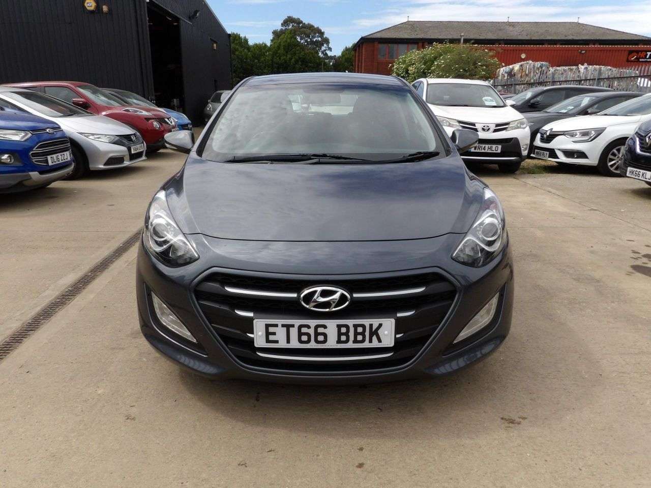 A 2016 HYUNDAI I30 1.6 CRDi Blue Drive SE Nav Hatchback 5dr Diesel Manual Euro 6 (s/s) (110 ps A 2016 HYUNDAI I30 1.6 CRDi Blue Drive SE Nav Hatchback 5dr Diesel Manual Euro 6 (s/s) (110 ps