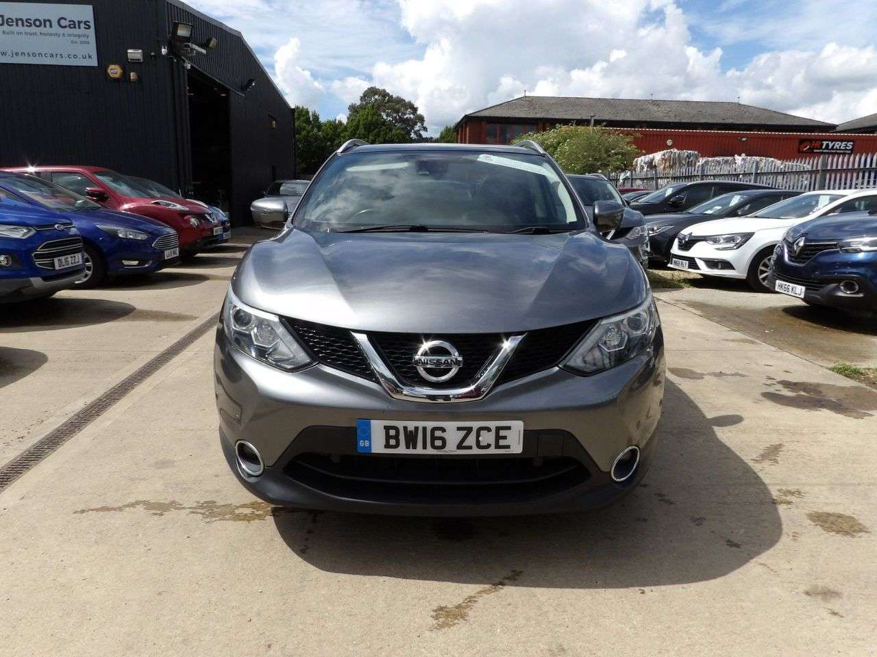 A 2016 NISSAN QASHQAI 1.5 dCi Tekna SUV 5dr Diesel Manual 2WD Euro 6 (s/s) (110 ps) A 2016 NISSAN QASHQAI 1.5 dCi Tekna SUV 5dr Diesel Manual 2WD Euro 6 (s/s) (110 ps)