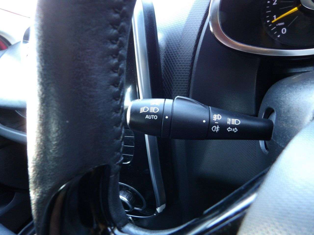 2015 RENAULT CLIO 2015 RENAULT CLIO