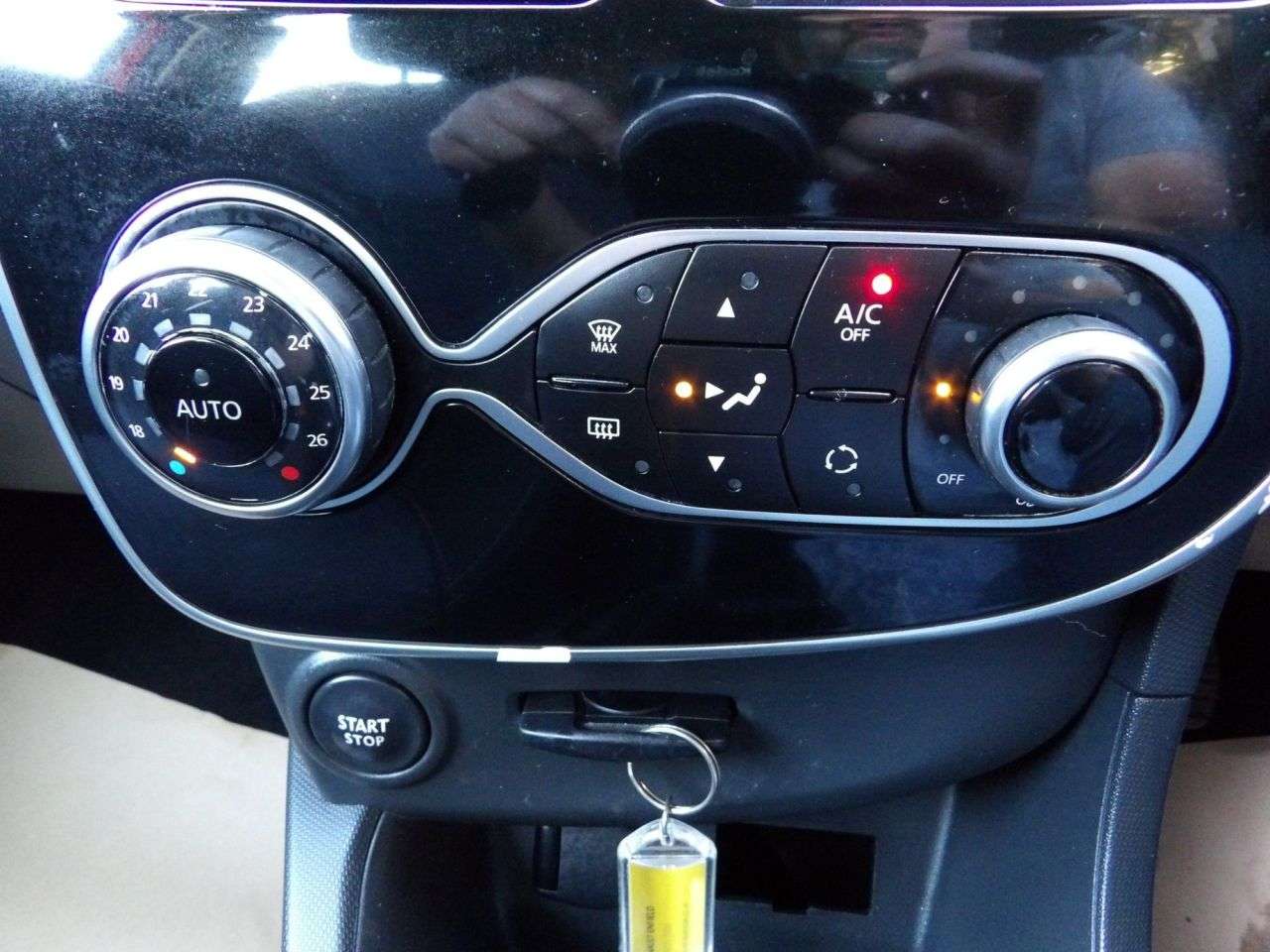 2015 RENAULT CLIO 2015 RENAULT CLIO