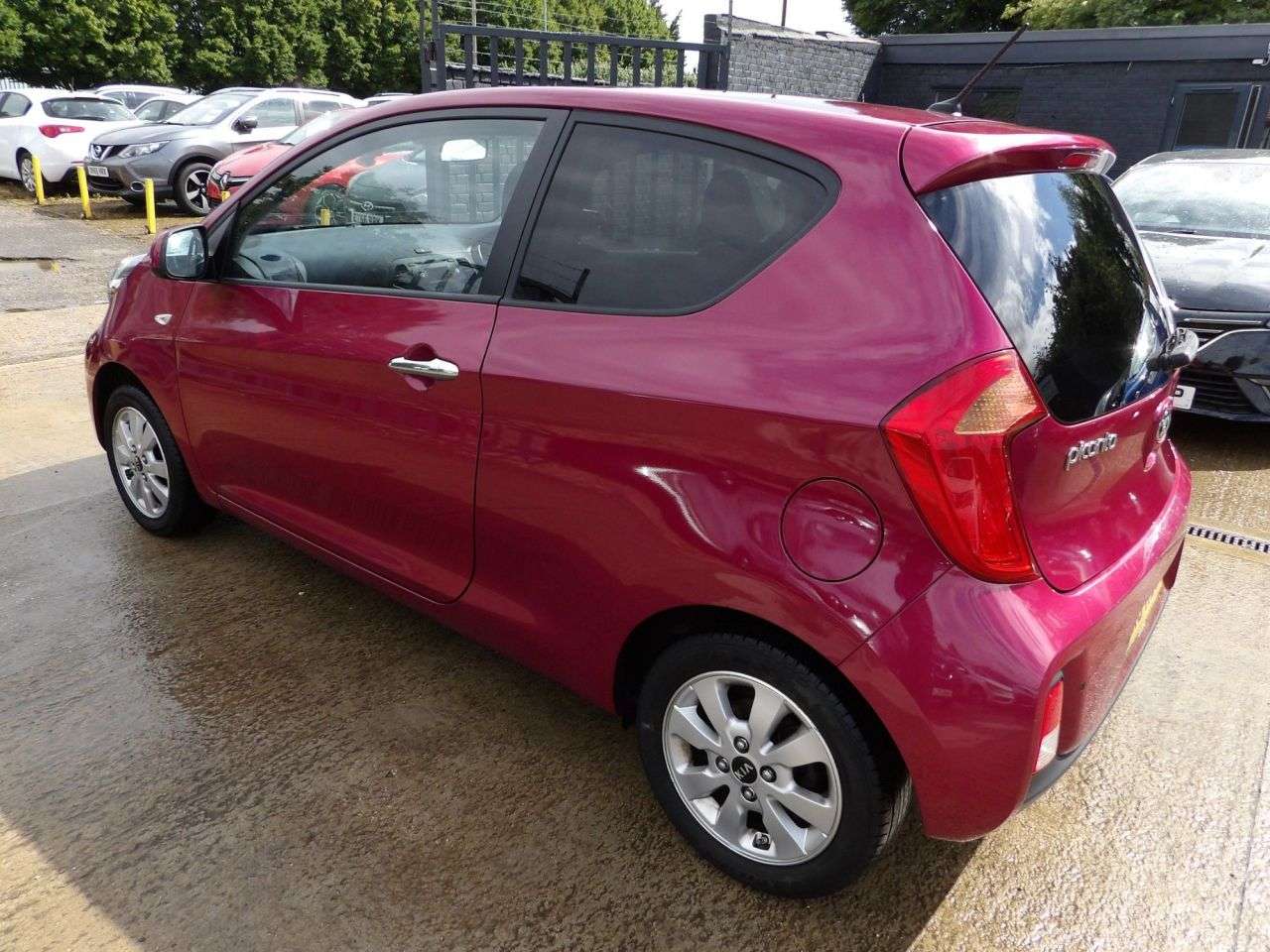 A 2016 KIA PICANTO 1.0 SR7 Hatchback 3dr Petrol Manual Euro 6 (65 bhp) A 2016 KIA PICANTO 1.0 SR7 Hatchback 3dr Petrol Manual Euro 6 (65 bhp)