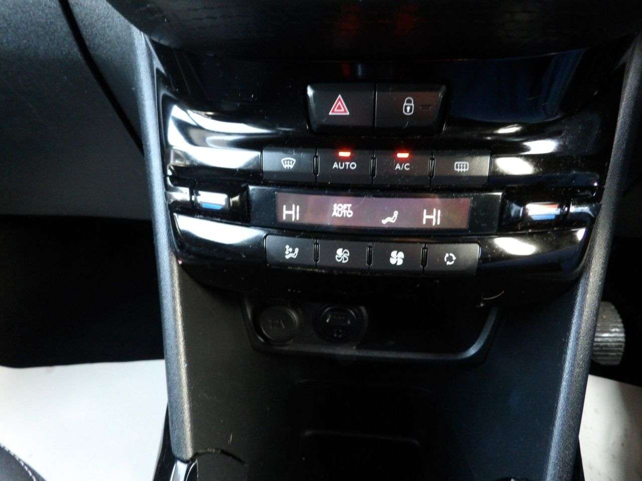 2017 PEUGEOT 2008 2017 PEUGEOT 2008