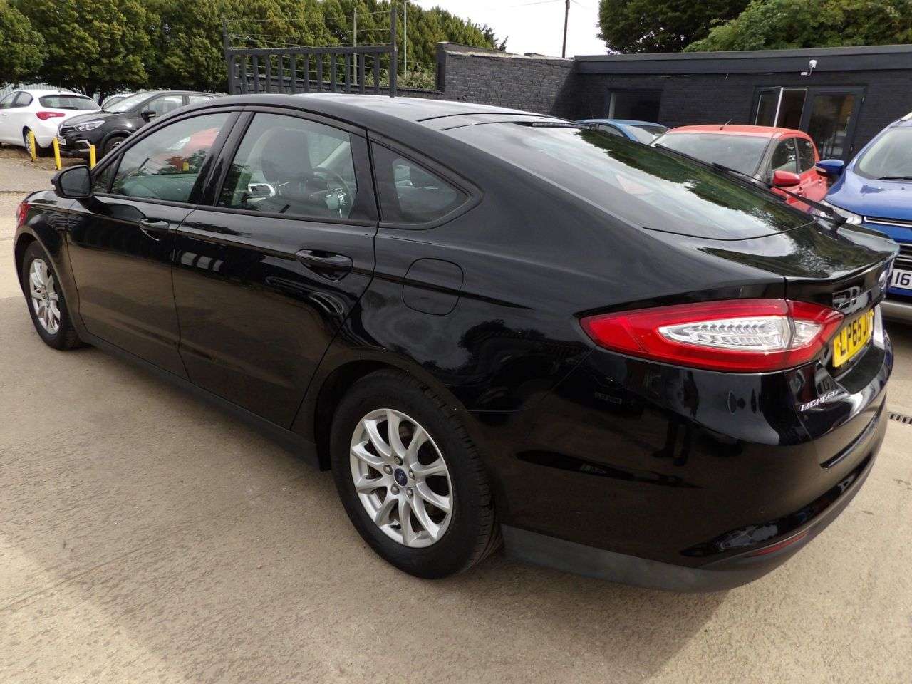 A 2016 FORD MONDEO 1.5 TDCi ECOnetic Style Hatchback 5dr Diesel Manual Euro 6 (s/s) (120 ps) A 2016 FORD MONDEO 1.5 TDCi ECOnetic Style Hatchback 5dr Diesel Manual Euro 6 (s/s) (120 ps)