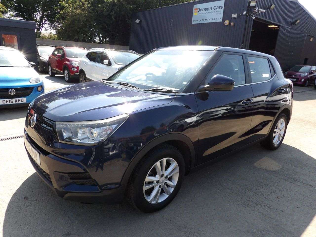 A 2016 SSANGYONG TIVOLI 1.6 e-XGi SE SUV 5dr Petrol Manual Euro 6 (s/s) (128 ps) A 2016 SSANGYONG TIVOLI 1.6 e-XGi SE SUV 5dr Petrol Manual Euro 6 (s/s) (128 ps)