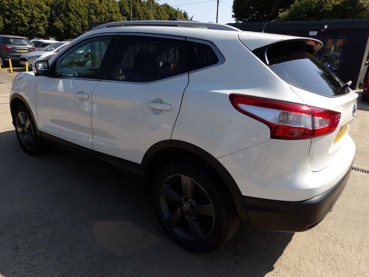 A 2016 NISSAN QASHQAI 1.5 dCi N-Connecta SUV 5dr Diesel Manual 2WD Euro 6 (s/s) (110 ps) A 2016 NISSAN QASHQAI 1.5 dCi N-Connecta SUV 5dr Diesel Manual 2WD Euro 6 (s/s) (110 ps)