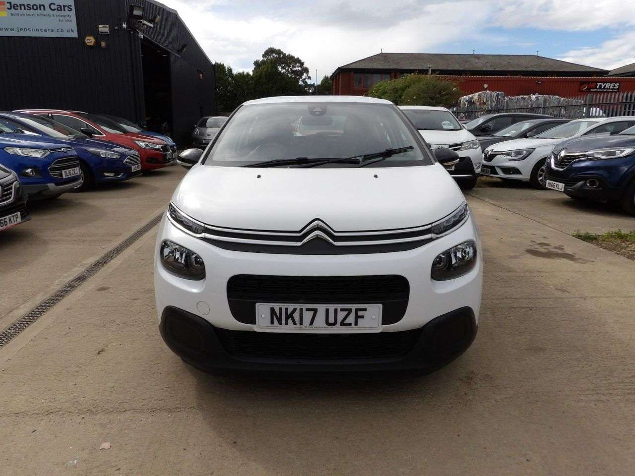 A 2017 CITROEN C3 1.6 BlueHDi Feel Hatchback 5dr Diesel Manual Euro 6 (s/s) (75 ps) A 2017 CITROEN C3 1.6 BlueHDi Feel Hatchback 5dr Diesel Manual Euro 6 (s/s) (75 ps)