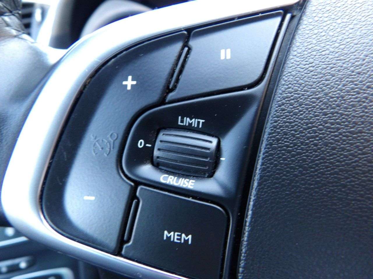 2017 DS AUTOMOBILES DS 3 2017 DS AUTOMOBILES DS 3