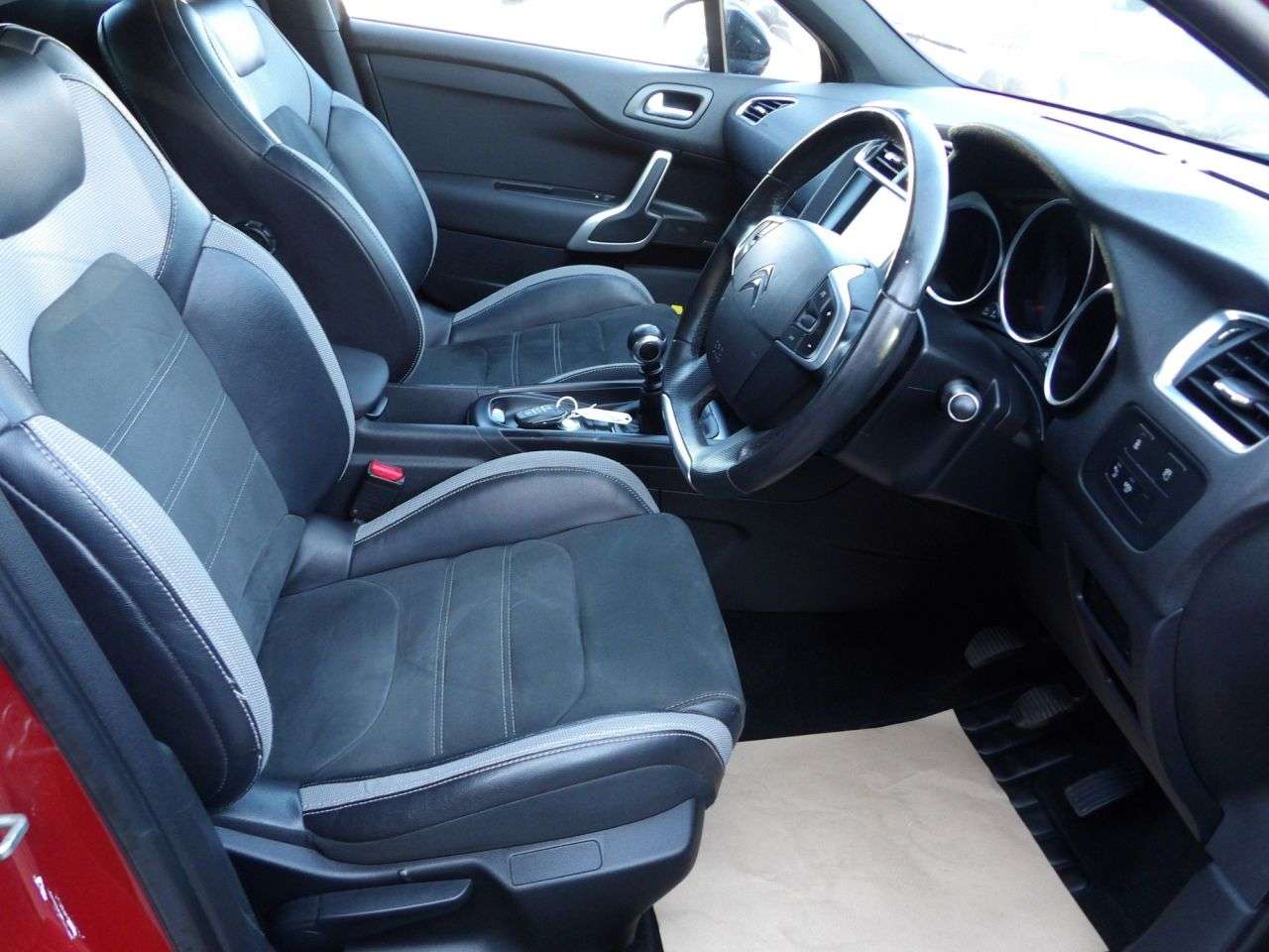 2017 DS AUTOMOBILES DS 3 2017 DS AUTOMOBILES DS 3
