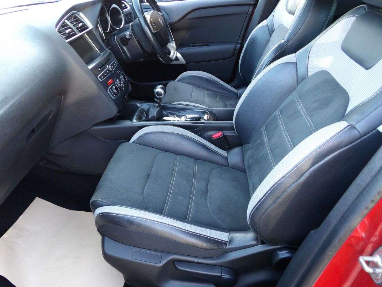 2017 DS AUTOMOBILES DS 3 2017 DS AUTOMOBILES DS 3