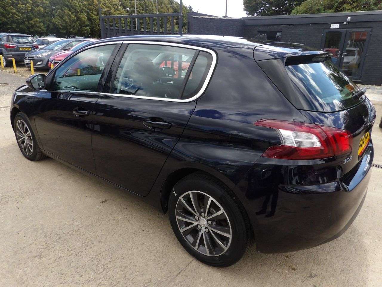 A 2016 PEUGEOT 308 1.6 BlueHDi Allure Hatchback 5dr Diesel Manual Euro 6 (s/s) (120 ps) A 2016 PEUGEOT 308 1.6 BlueHDi Allure Hatchback 5dr Diesel Manual Euro 6 (s/s) (120 ps)