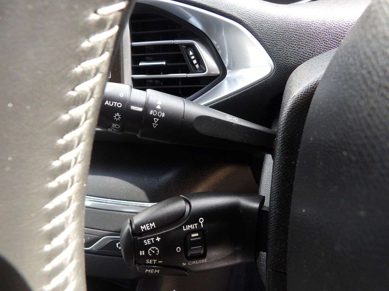 2016 PEUGEOT 308 2016 PEUGEOT 308