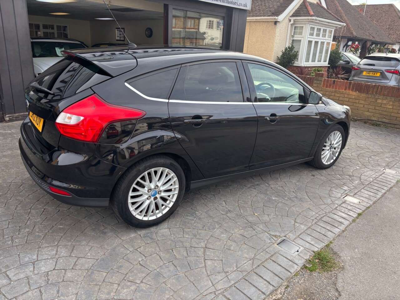 A 2012 FORD FOCUS 1.6 ZETEC 5d 104 BHP PRIVACY GLASS, AIR CON, ALLOY WHEEL A 2012 FORD FOCUS 1.6 ZETEC 5d 104 BHP PRIVACY GLASS, AIR CON, ALLOY WHEEL