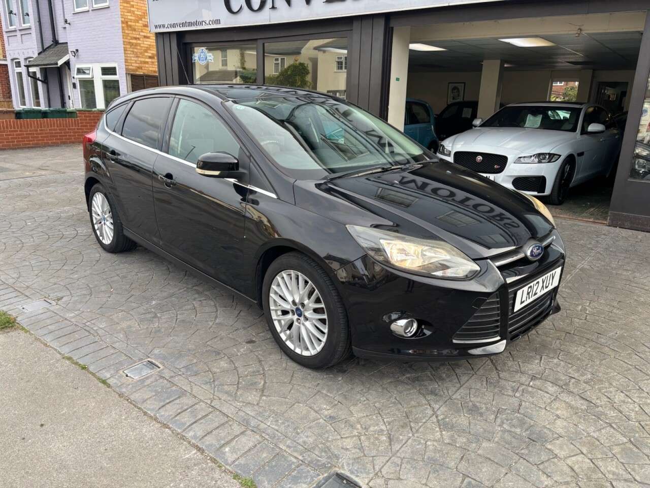 A 2012 FORD FOCUS 1.6 ZETEC 5d 104 BHP PRIVACY GLASS, AIR CON, ALLOY WHEEL A 2012 FORD FOCUS 1.6 ZETEC 5d 104 BHP PRIVACY GLASS, AIR CON, ALLOY WHEEL