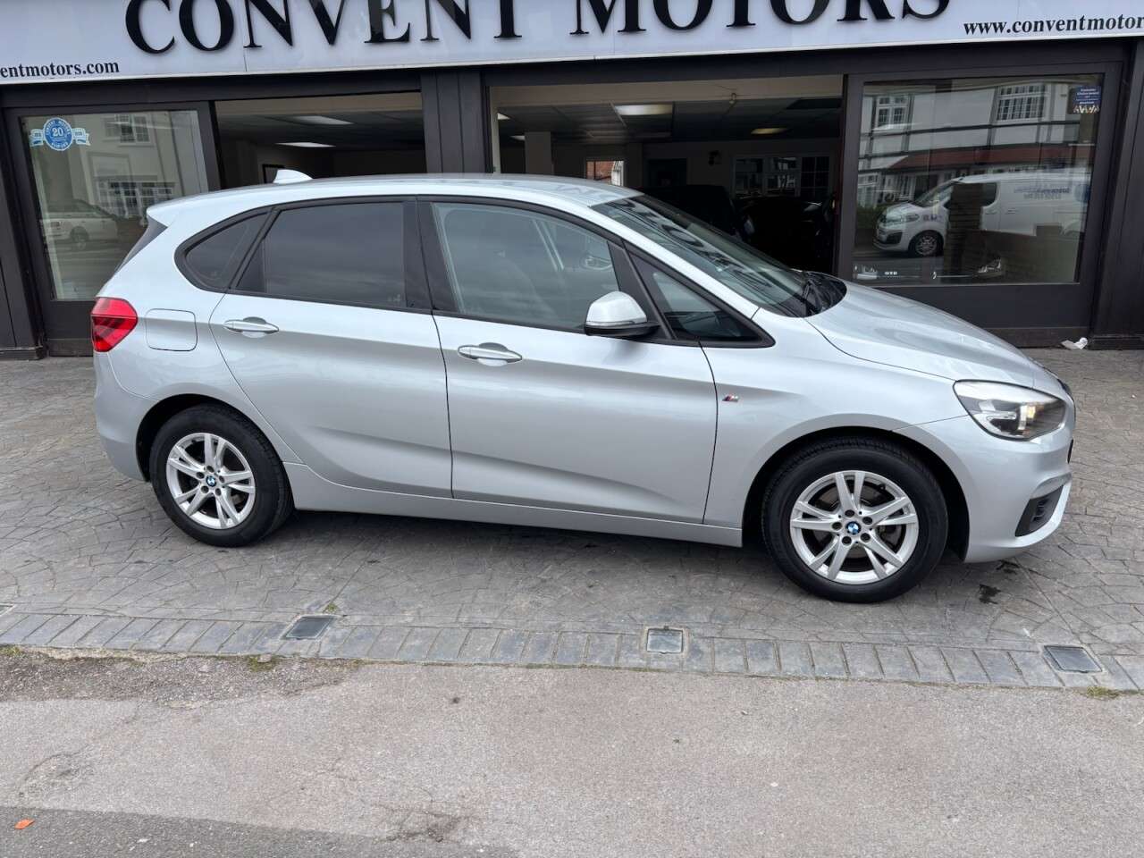 A 2017 BMW 2 SERIES 1.5 218I SE ACTIVE TOURER 5d 134 BHP SAT NAV, BLACK LEATHER SPORT SEATS A 2017 BMW 2 SERIES 1.5 218I SE ACTIVE TOURER 5d 134 BHP SAT NAV, BLACK LEATHER SPORT SEATS