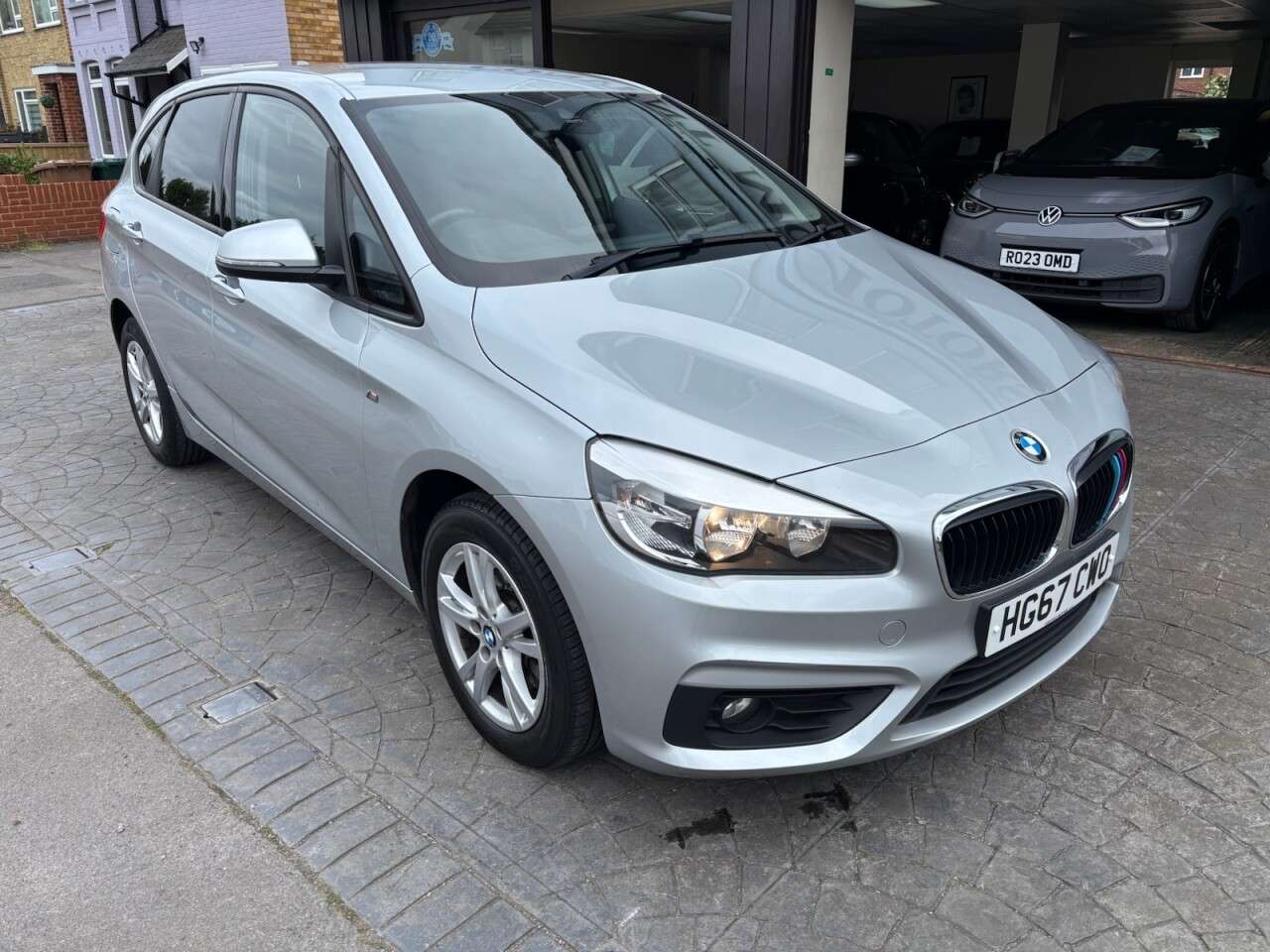 A 2017 BMW 2 SERIES 1.5 218I SE ACTIVE TOURER 5d 134 BHP SAT NAV, BLACK LEATHER SPORT SEATS A 2017 BMW 2 SERIES 1.5 218I SE ACTIVE TOURER 5d 134 BHP SAT NAV, BLACK LEATHER SPORT SEATS