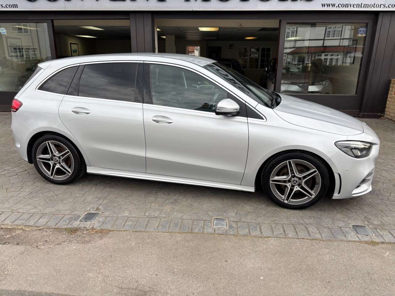 A 2019 MERCEDES-BENZ B-CLASS 1.3 B200 AMG Line (Executive) MPV 5dr Petrol 7G-DCT Euro 6 (s/s) (163 ps) S A 2019 MERCEDES-BENZ B-CLASS 1.3 B200 AMG Line (Executive) MPV 5dr Petrol 7G-DCT Euro 6 (s/s) (163 ps) S