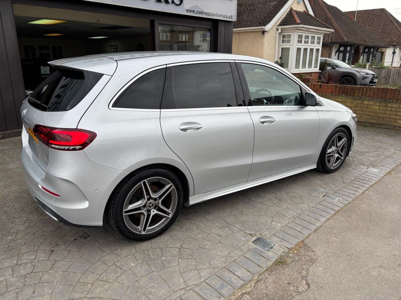 A 2019 MERCEDES-BENZ B-CLASS 1.3 B200 AMG Line (Executive) MPV 5dr Petrol 7G-DCT Euro 6 (s/s) (163 ps) S A 2019 MERCEDES-BENZ B-CLASS 1.3 B200 AMG Line (Executive) MPV 5dr Petrol 7G-DCT Euro 6 (s/s) (163 ps) S