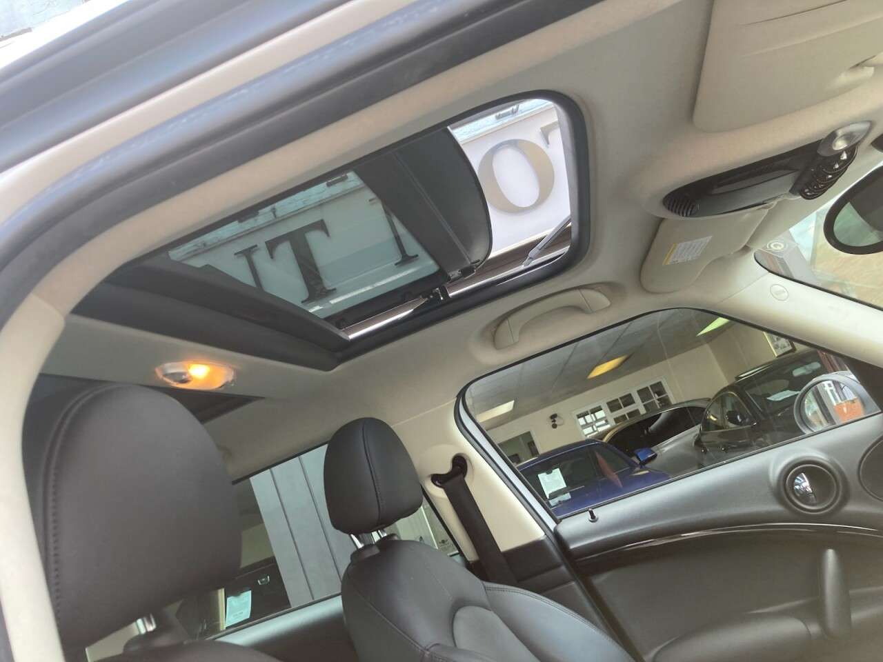 2011 MINI COUNTRYMAN 2011 MINI COUNTRYMAN