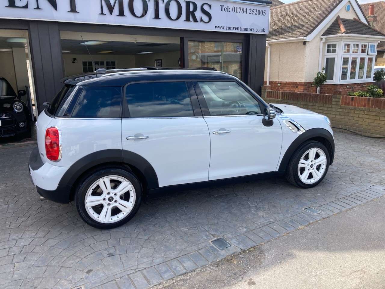 2011 MINI COUNTRYMAN 2011 MINI COUNTRYMAN