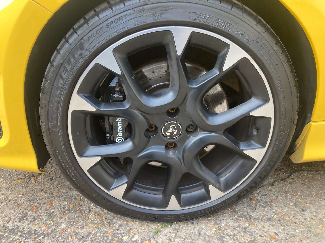 2020 ABARTH 595 2020 ABARTH 595